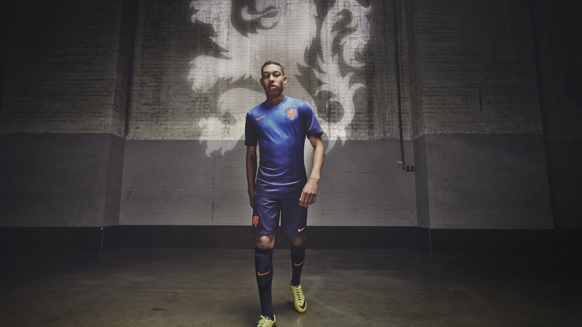 比利时击败曼联，F1新赛季揭幕战，一场超越国界的焦点战