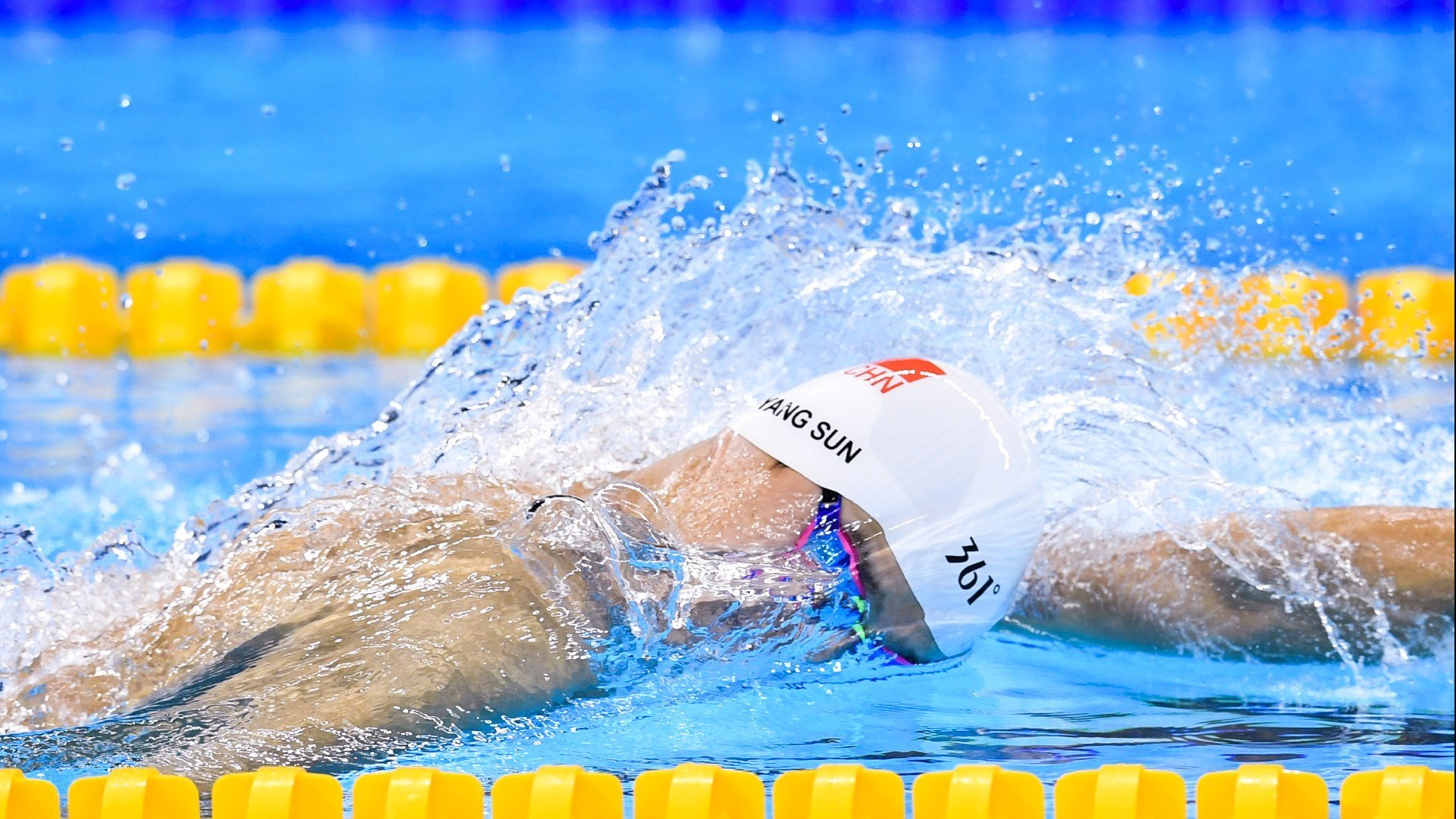 绿茵场与地缘棋局，当萨内接管欧冠之夜，爱尔兰何以压制委瑞内拉？